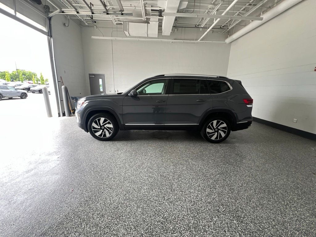 2026 Volkswagen Atlas — side profile view